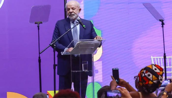  Lula abre conferência e sanciona ampliação da licença-maternidade 